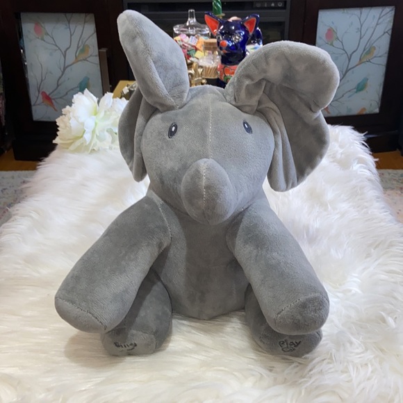 Flappy Ears Animated Elephant - Picture 1 of 17